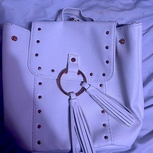 This a good bag to carry when your out like a amusement parks